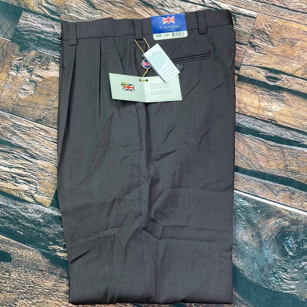 T. Harris wool blend pleated front with cuffs brown dress pants 32 x 32